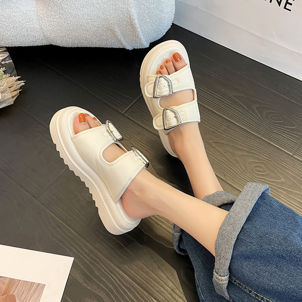 Ležerne papuče s kopčama