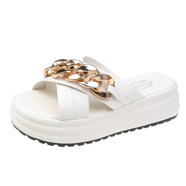 Γυναικείες έκο δερμάτινες παντόφλες με επίπεδη σόλα και μεταλλική αλυσίδα