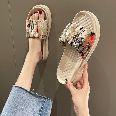 Casual παντόφλες με πλατφόρμα και μαζεμένο υφασμάτινο λουράκι