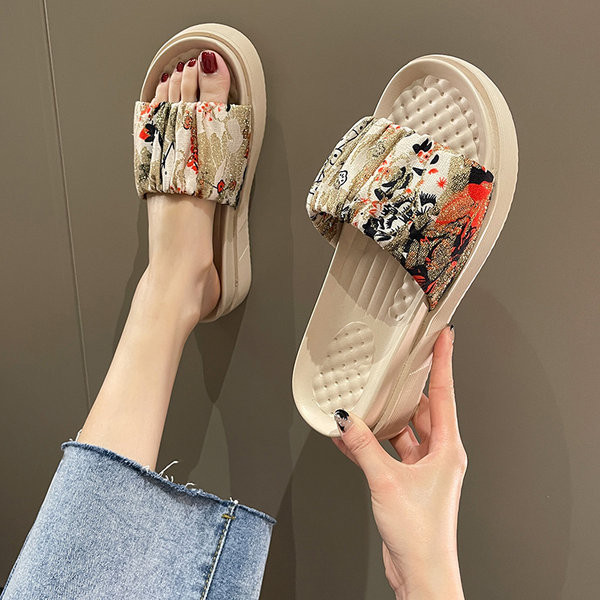 Casual παντόφλες με πλατφόρμα και μαζεμένο υφασμάτινο λουράκι