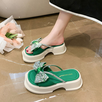 Nový model dámskych papúč so stuhou a kamienkami