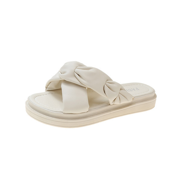 Γυναικείες παντόφλες με απαλές σταυρωτά λουράκια