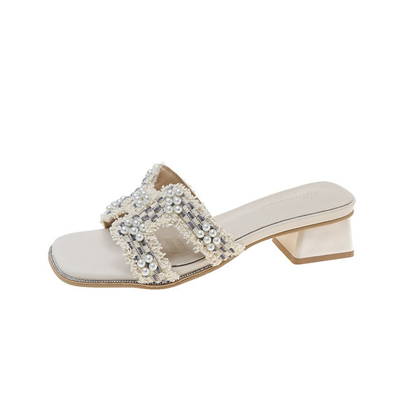 Γυναικείες υφασμάτινες παντόφλες με πέρλες και τετράγωνο τακούνι 4,5εκ