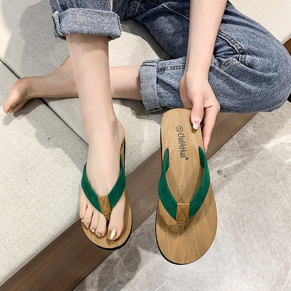 Ženske japanke s tekstilnim naramenicama preko prstiju