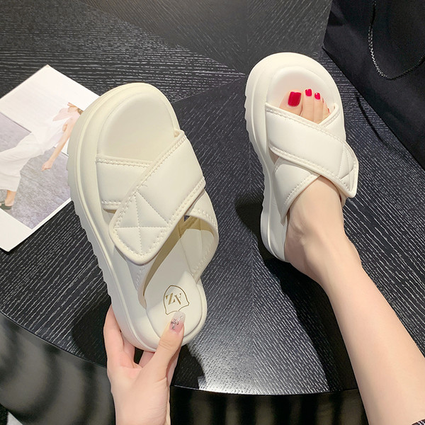 Ženske ležerne papuče s platformom s križnim remenima