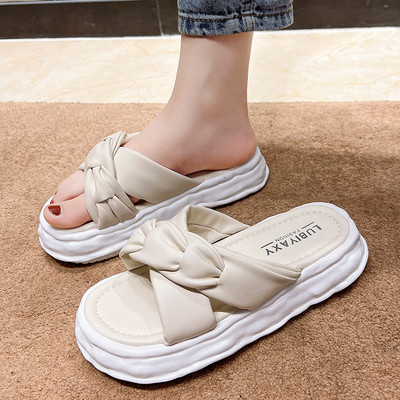 Γυναικείες παντόφλες από οικολογικό δέρμα με ψηλή σόλα 4,5 cm