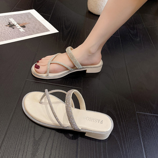 Νέο μοντέλο γυναικείες παντόφλες με πέτρες και χαμηλό τετράγωνο τακούνι