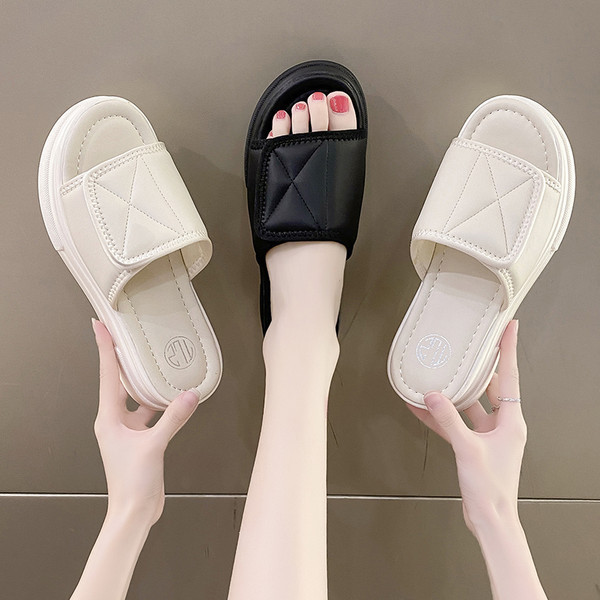 Γυναικείες παντόφλες με ψηλή σόλα 5 cm και κούμπωμα με velcro