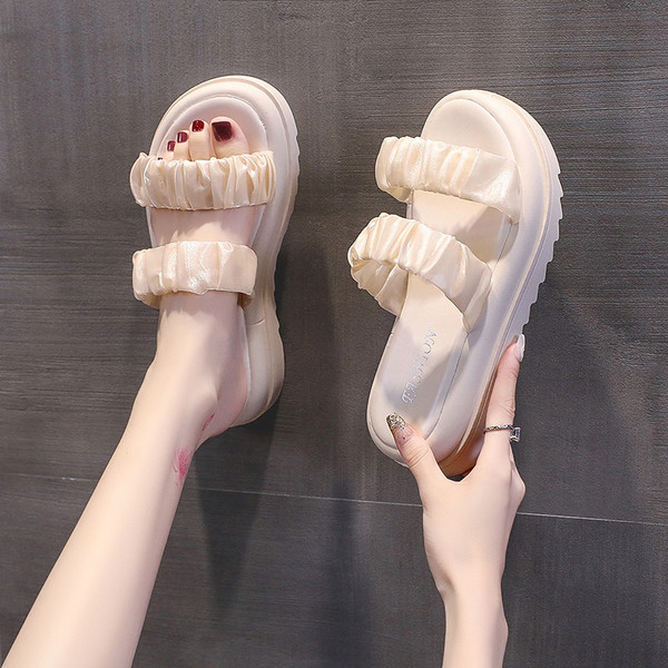 Ležerne papuče s nabranim naramenicama