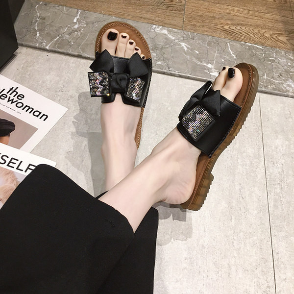 Γυναικείες μοντέρνες παντόφλες από οικολογικό δέρμα με κορδέλα