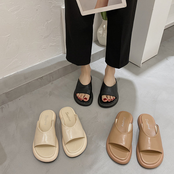 Čist model niskih papuča od eko kože