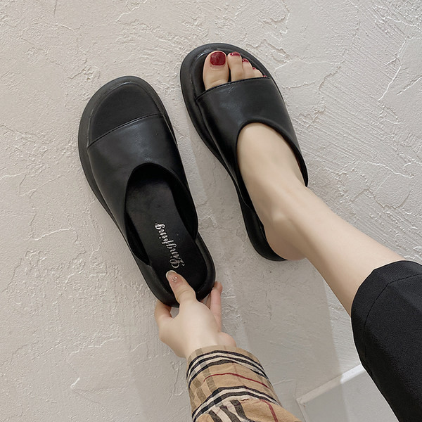 Čist model niskih papuča od eko kože