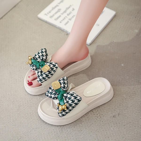 Ženske papuče s tekstilnom kariranom trakom