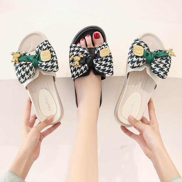 Ženske papuče s tekstilnom kariranom trakom