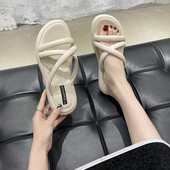 Γυναικείες casual παντόφλες με δερμάτινα λουράκια