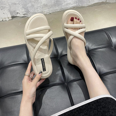 Γυναικείες casual παντόφλες με δερμάτινα λουράκια