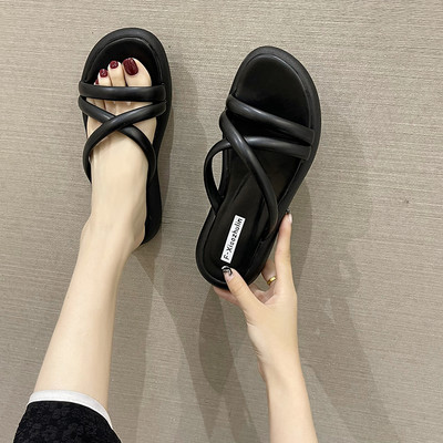 Γυναικείες casual παντόφλες με δερμάτινα λουράκια