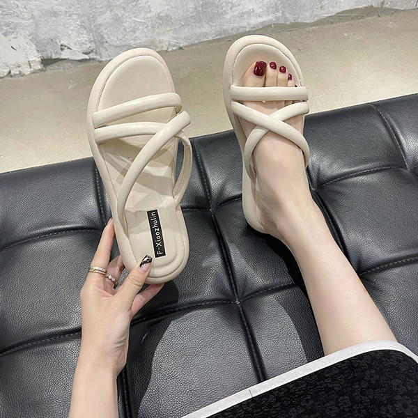 Γυναικείες casual παντόφλες με δερμάτινα λουράκια