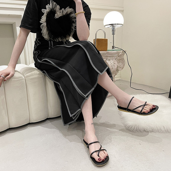 Νέο μοντέλο γυναικείες παντόφλες από τεχνητό δέρμα, κατάλληλες για την καθημερινότητα