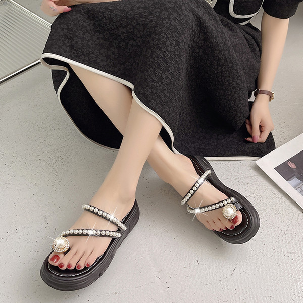 Γυναικείες παντόφλες πλατφόρμας με διακοσμητικές πέρλες