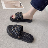 Γυναικείες casual παντόφλες με καπιτονέ εφέ