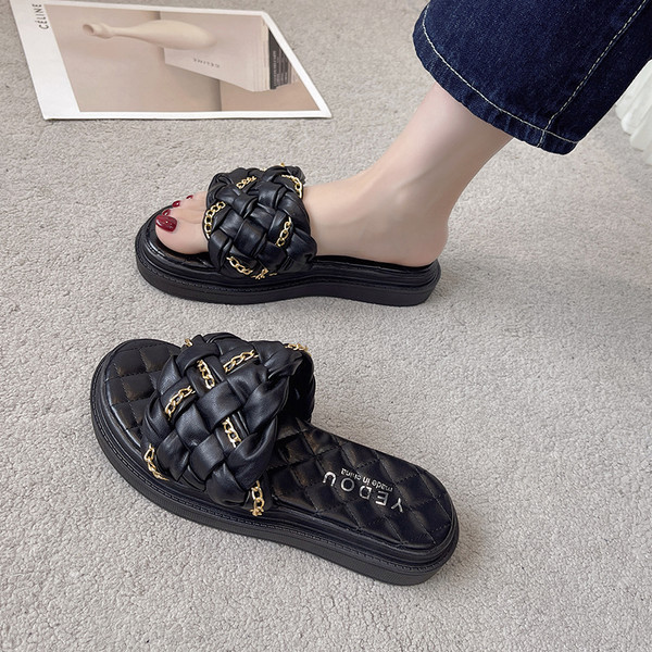 Γυναικείες casual παντόφλες με καπιτονέ εφέ