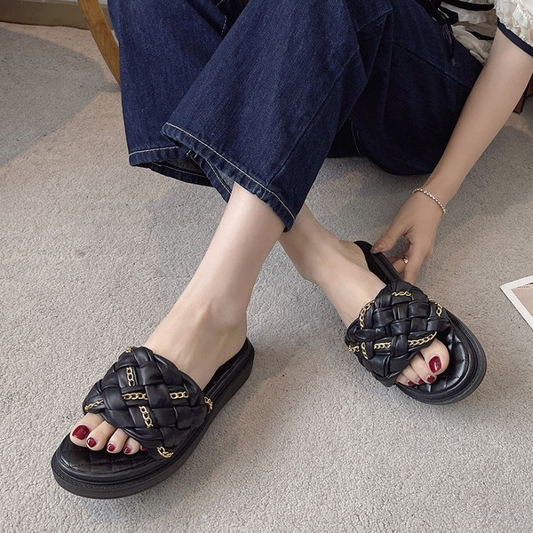 Γυναικείες casual παντόφλες με καπιτονέ εφέ