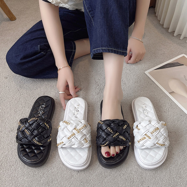 Γυναικείες casual παντόφλες με καπιτονέ εφέ