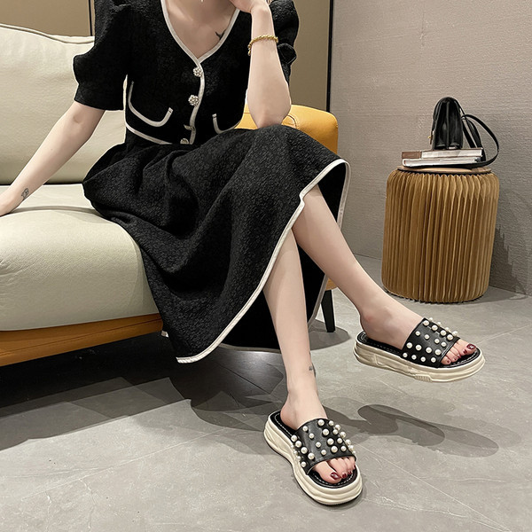 Ljetne ženske papuče od eko kože sa visokim đonom od 4 cm i perlicama