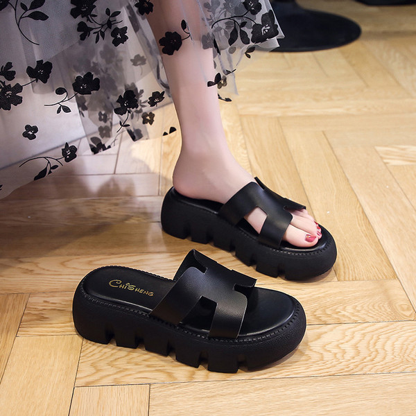 Elegantne ženske papuče od eko kože s grubim potplatom