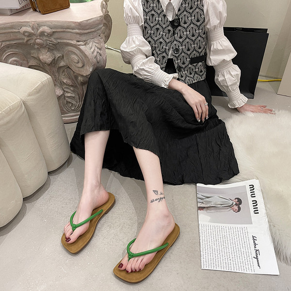 Έκο δερμάτινες παντόφλες με τετράγωνη επίπεδη σόλα για γυναίκες