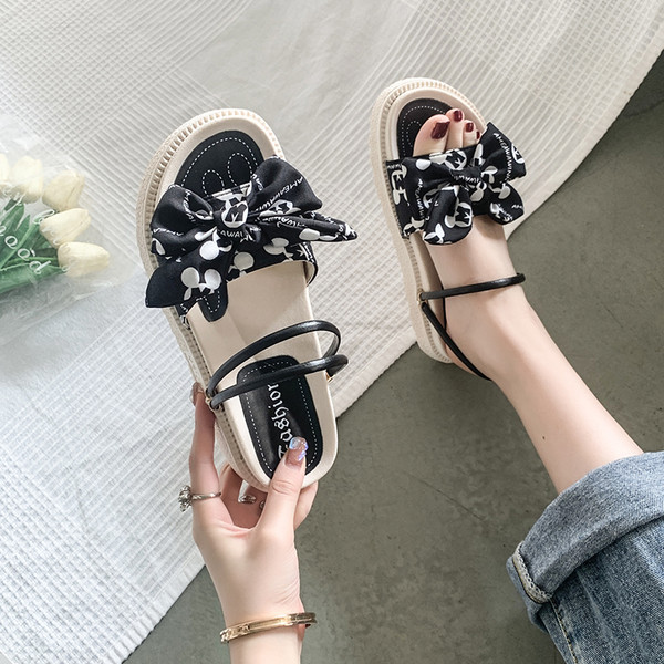 Νέο μοντέλο παντόφλες πλατφόρμας με υφασμάτινα λουριά