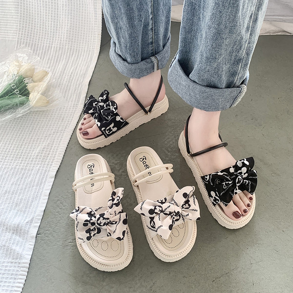 Νέο μοντέλο παντόφλες πλατφόρμας με υφασμάτινα λουριά