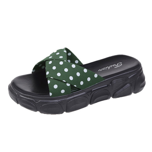 Γυναικείες παντόφλες με τραχιά σόλα