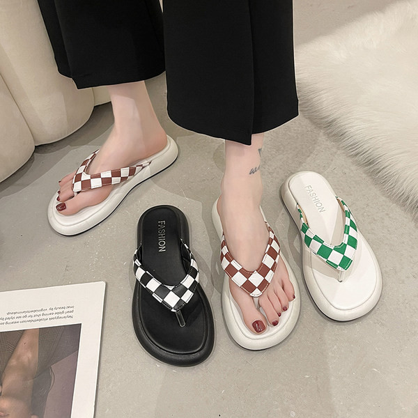 Ležerne kožne papuče između prstiju u nekoliko boja