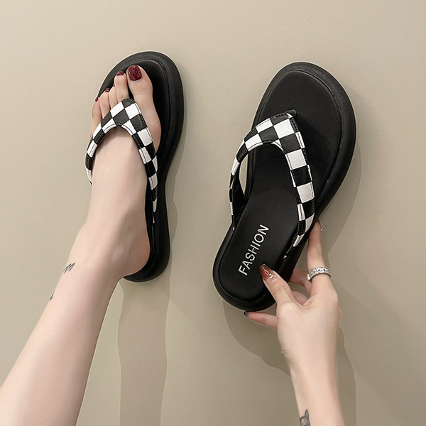 Ležerne kožne papuče između prstiju u nekoliko boja