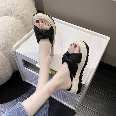 Γυναικείες παντόφλες με υφασμάτινες τιράντες με κόμπο