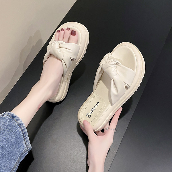 Γυναικείες παντόφλες με υφασμάτινες τιράντες με κόμπο