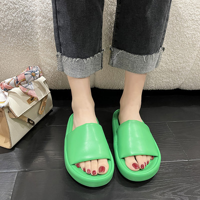 Γυναικείες καλοκαιρινές παντόφλες με επίπεδη σόλα