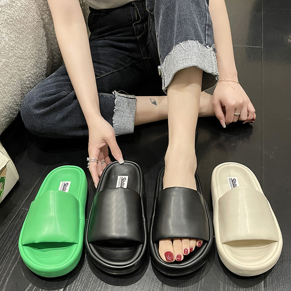 Γυναικείες καλοκαιρινές παντόφλες με επίπεδη σόλα