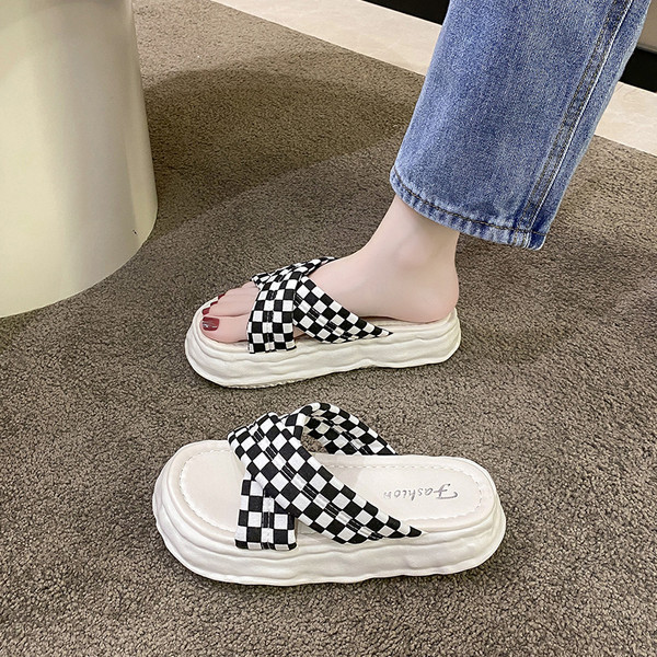 Γυναικείες καρό παντόφλες με ψηλή σόλα 4,5cm