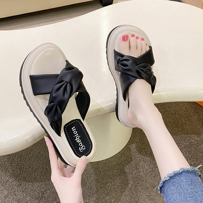 Γυναικείες παντόφλες πλατφόρμας με χιαστί λουράκι