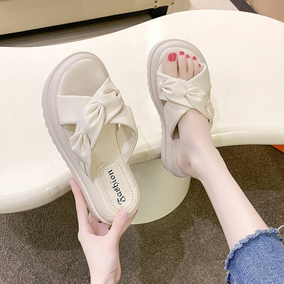 Γυναικείες παντόφλες πλατφόρμας με χιαστί λουράκι