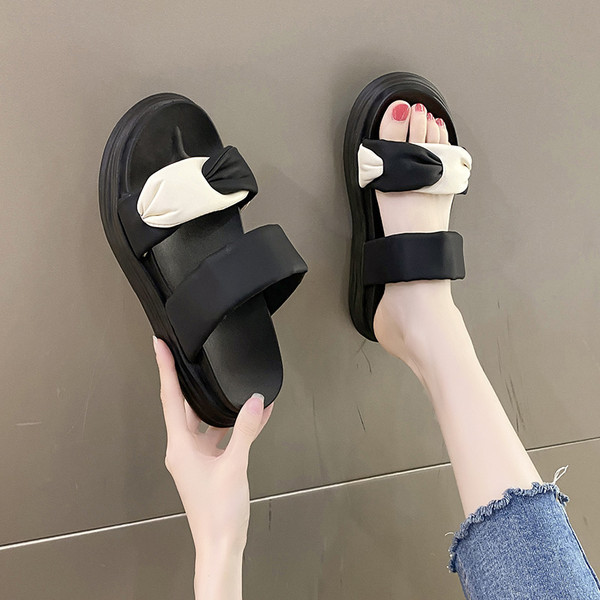 Γυναικείες casual παντόφλες με δερμάτινα λουράκια