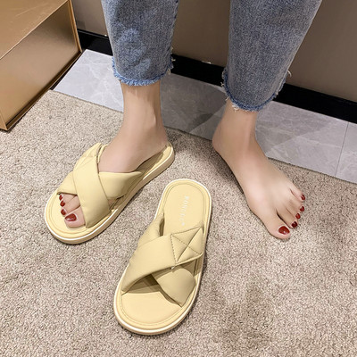 Γυναικείες παντόφλες με απαλά σταυρωτα λουράκια