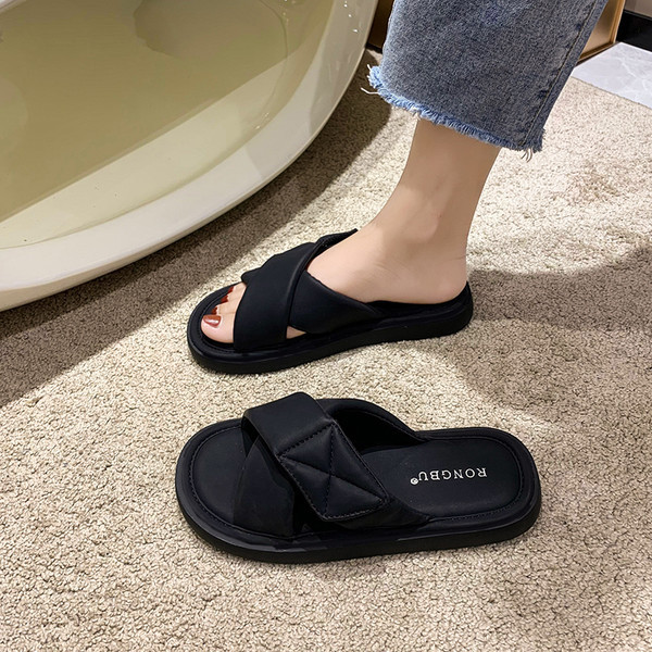 Γυναικείες παντόφλες με απαλά σταυρωτα λουράκια