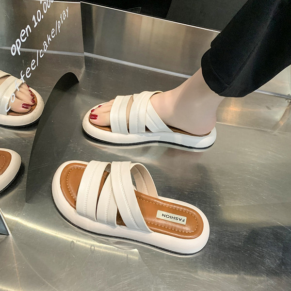 Ženske casual papuče s ravnim potplatom i remenčićima od eko kože