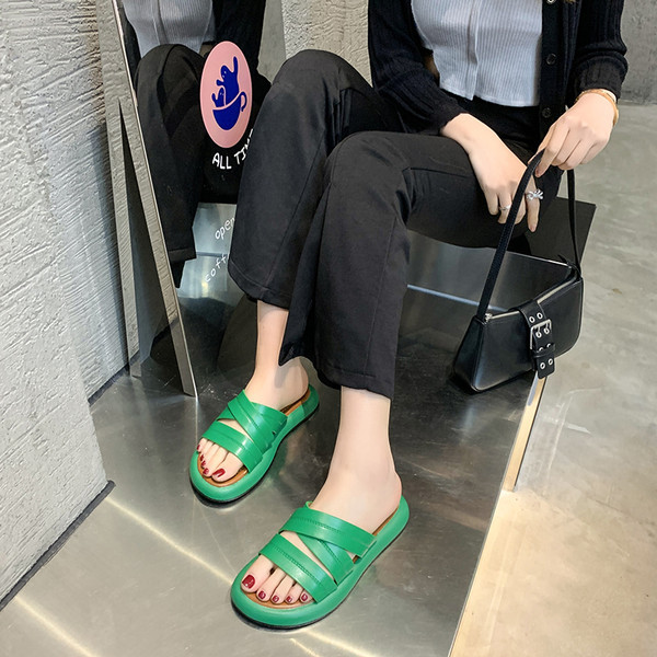 Ženske casual papuče s ravnim potplatom i remenčićima od eko kože