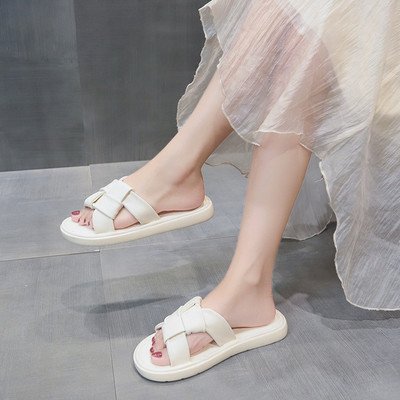 Γυναικείες έκο δερμάτινες παντόφλες με επίπεδη σόλα κατάλληλες για την καθημερινότητα