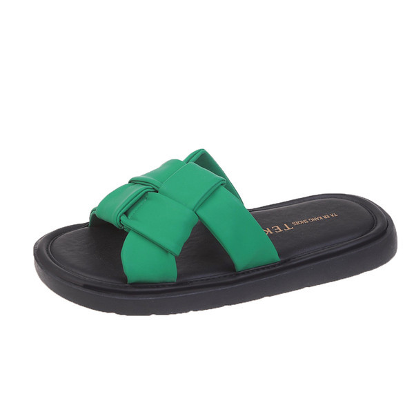 Γυναικείες έκο δερμάτινες παντόφλες με επίπεδη σόλα κατάλληλες για την καθημερινότητα